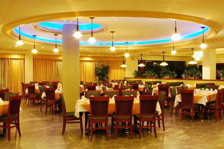 Howard Johnson Plaza Hotel Royal Garden Reynosa