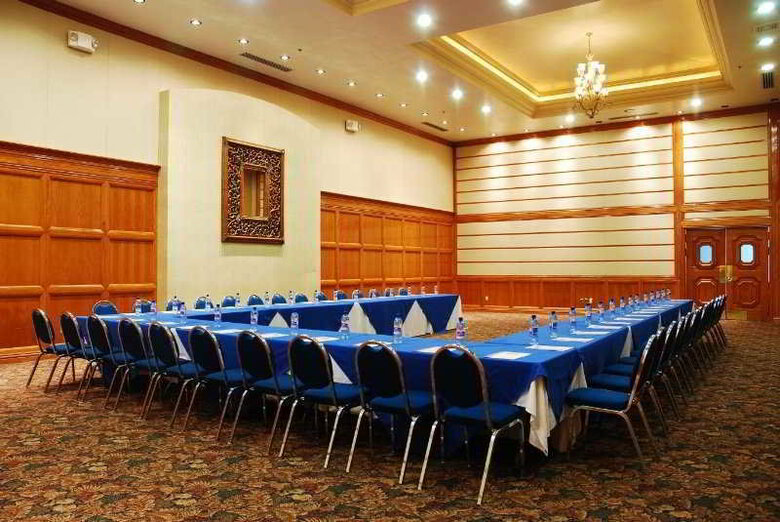 Howard Johnson Plaza Hotel Royal Garden Reynosa