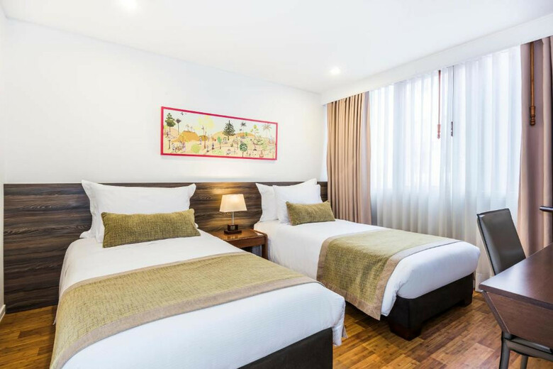 Hoteles America