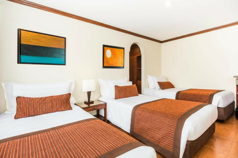 Hoteles America