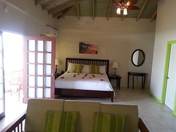 Hotel Grooms Beach Villa & Resort