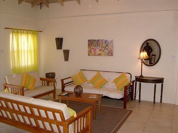 Hotel Grooms Beach Villa & Resort