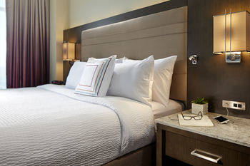 Anaheim Jolly Roger Hotel