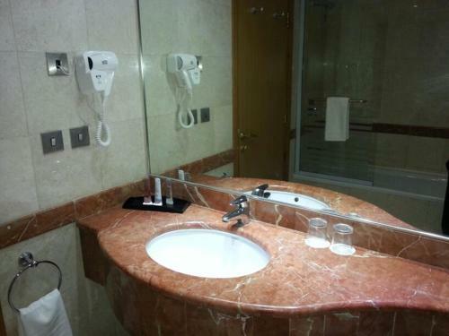 Nozol Royal Inn Hotel