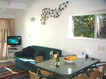 Colonial House Motel