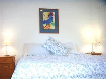 Colonial House Motel