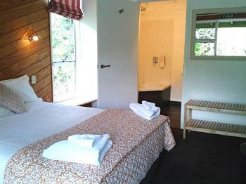 Colonial House Motel