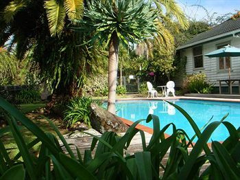 Colonial House Motel