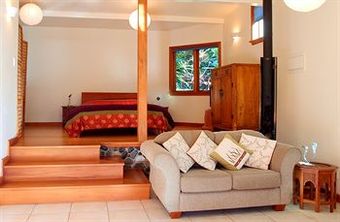 Hostal Joya Garden & Villa Studios
