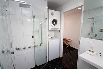 Delorenzo's Studio Apartments