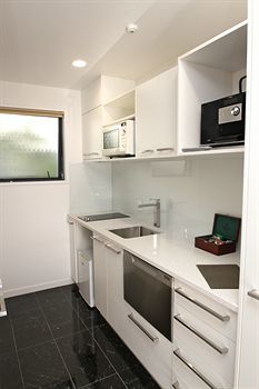 Delorenzo's Studio Apartments