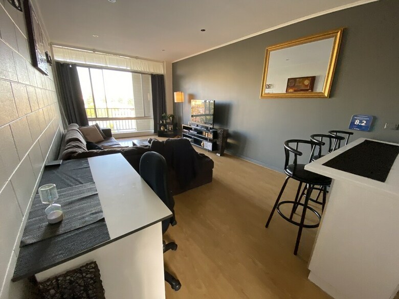 Apartment On Tennyson