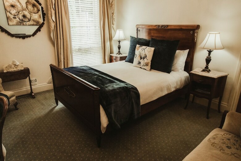 Hostal Montfort Manor