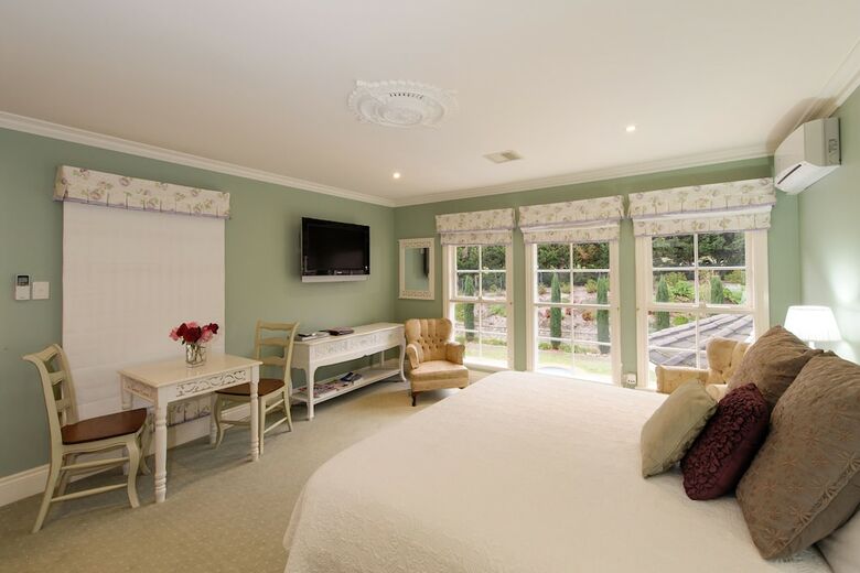 Hostal Montfort Manor