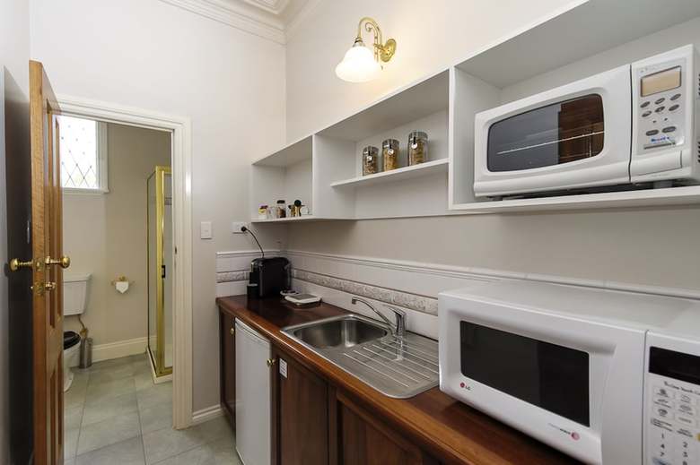 Hostal Montfort Manor