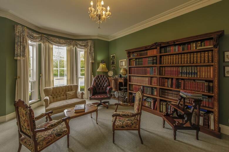 Hostal Montfort Manor