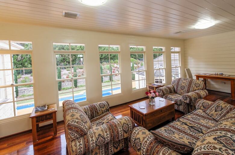 Hostal Montfort Manor