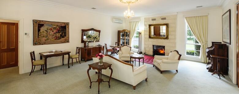 Hostal Montfort Manor