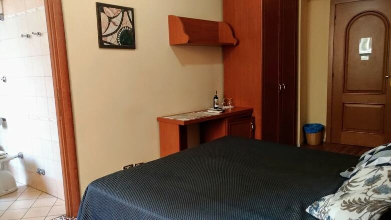 Hotel Nicolas Inn