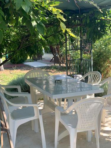 Hostal Lilia Guest House