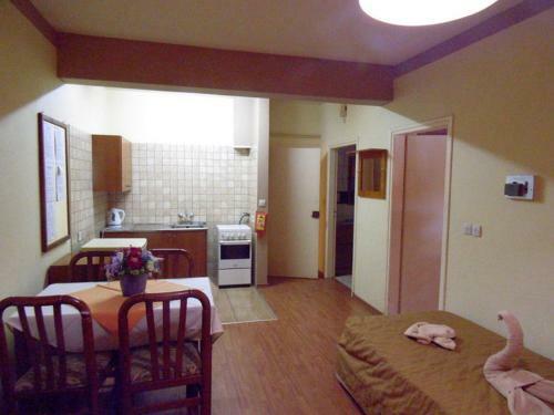 Nick's Hotel Apartments
