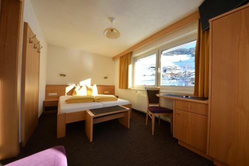 Hostal Amontanara
