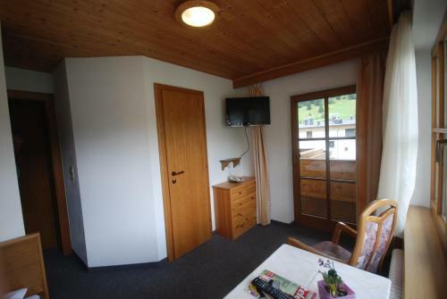 Hostal Pension Tirol