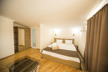Hotel Log Inn