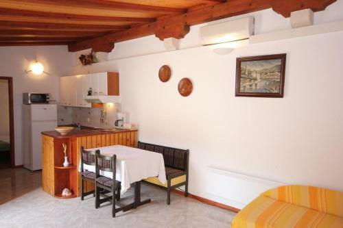 Apartments With A Parking Space Veli Losinj (losinj) - 8029