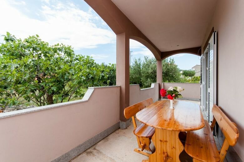 Apartments Mladen