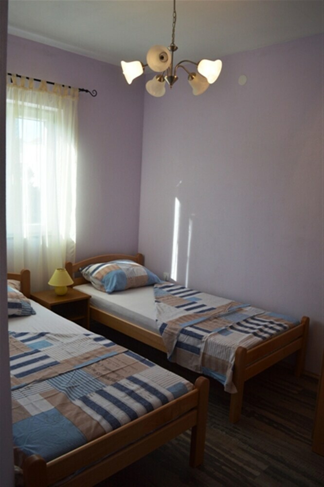 Apartments Mladen