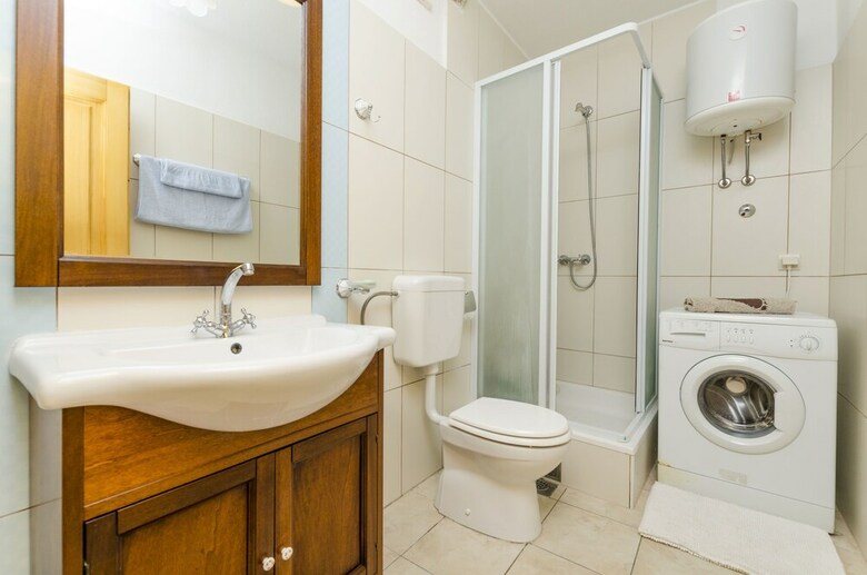 Apartments And Room Lucijo