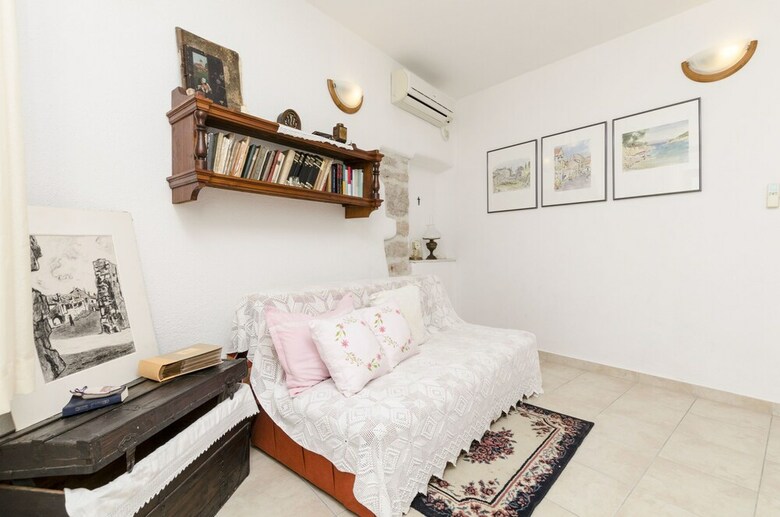 Apartments And Room Lucijo