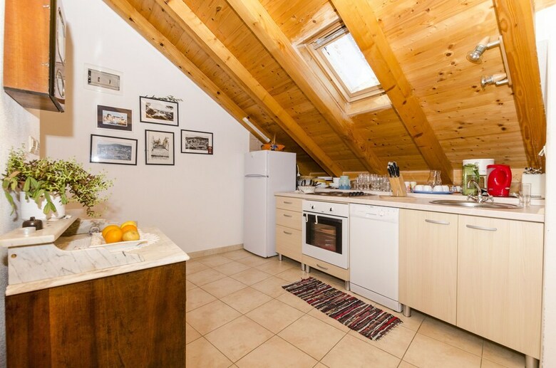 Apartments And Room Lucijo