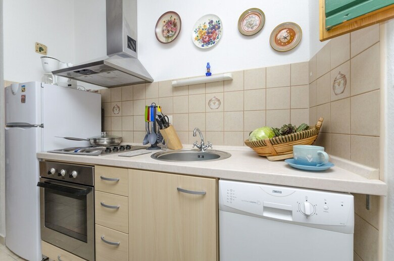 Apartments And Room Lucijo