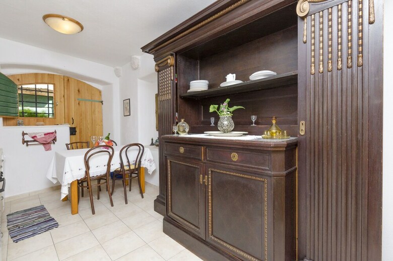 Apartments And Room Lucijo