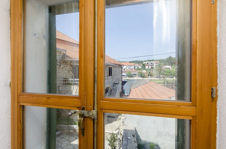 Apartments And Room Lucijo