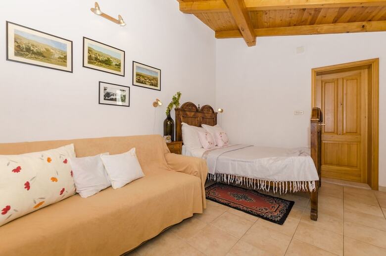 Apartments And Room Lucijo