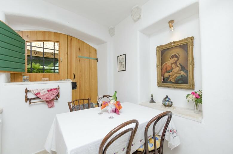 Apartments And Room Lucijo