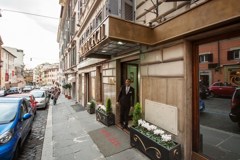 Hotel Cecil