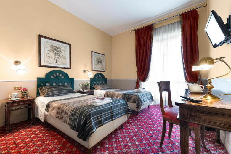 Hotel Colony