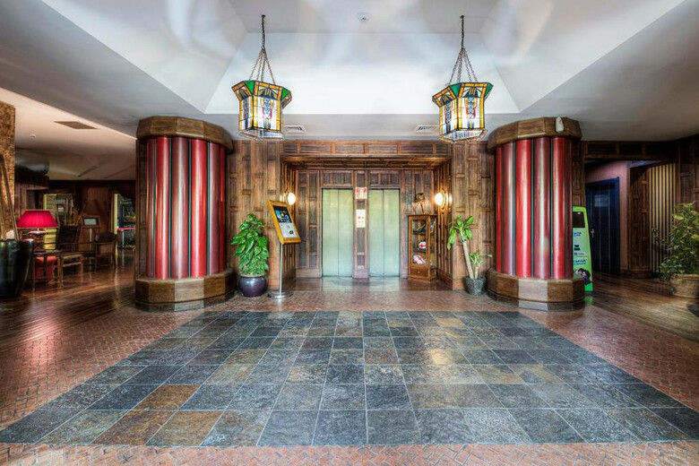 Hotel Colony
