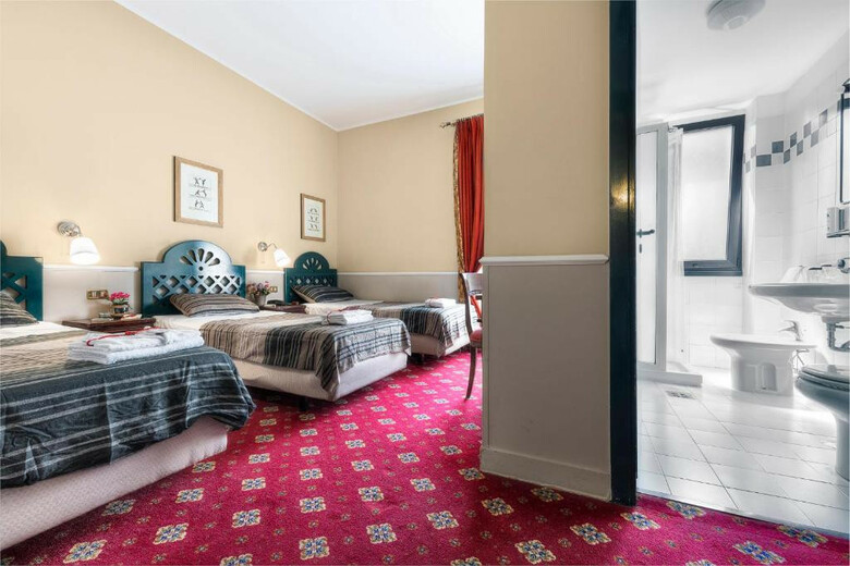 Hotel Colony