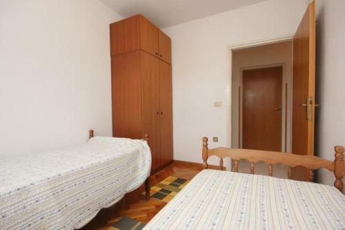 Apartment Basanija 7334a