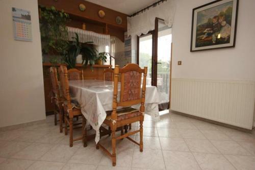 Apartment Basanija 7334a