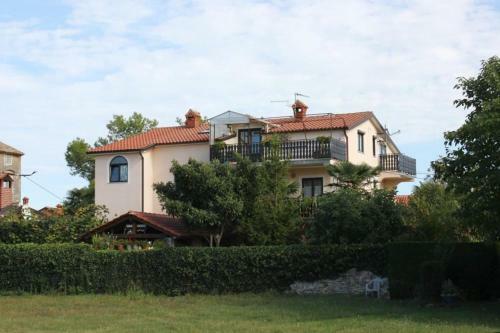 Apartment Basanija 7334a