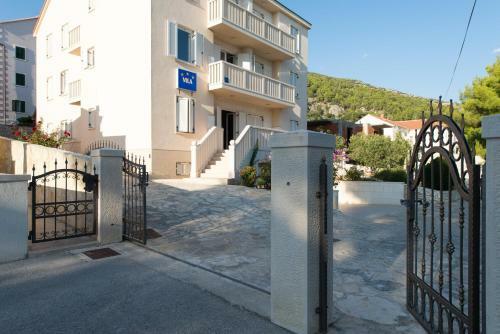 Sun House Apartments