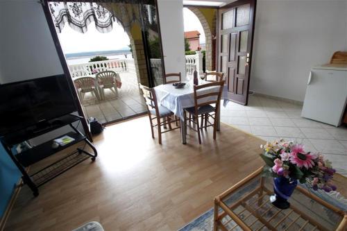 Apartment In Dramalj 14097