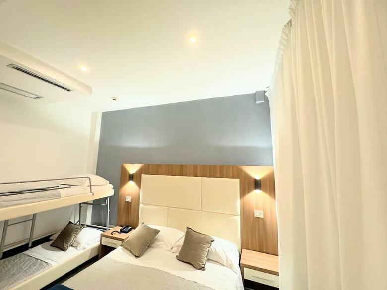 Hotel Brown