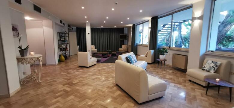 Hotel Brown